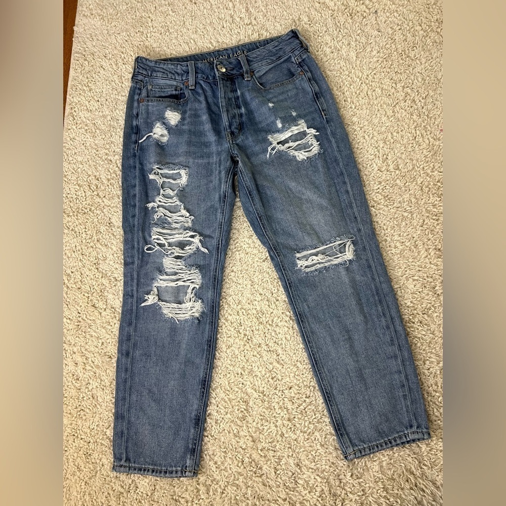 Women’s Size 6 Short American Eagle Tomgirl Distressed Jeans